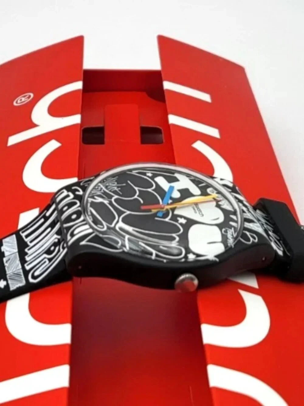 Swatch LOVE WALL SUOB125 New Gent Black White Swiss Quartz Watch 41mm